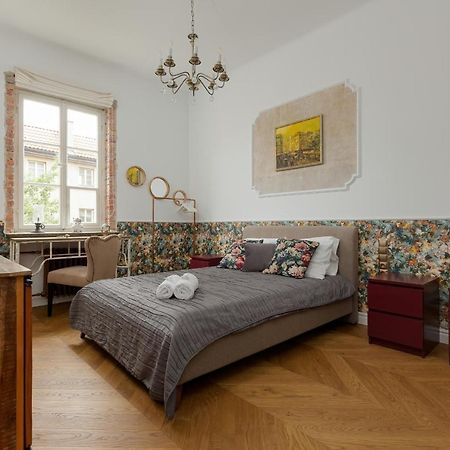 Apartment On The Warsaw Square By Noclegi Renters Bagian luar foto