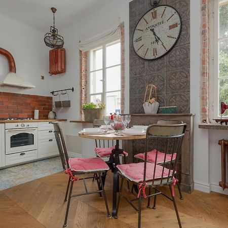 Apartment On The Warsaw Square By Noclegi Renters Bagian luar foto