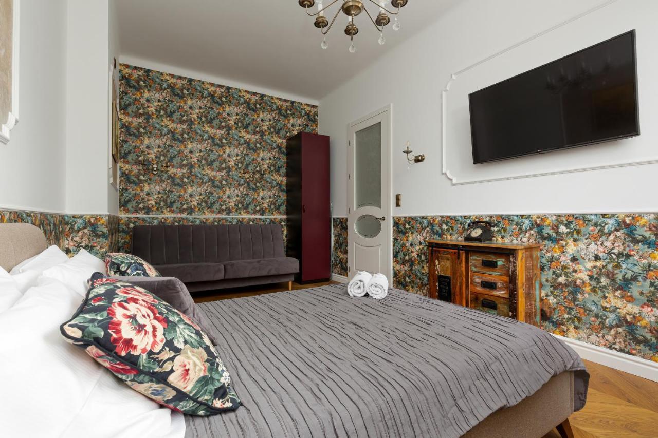 Apartment On The Warsaw Square By Noclegi Renters Bagian luar foto