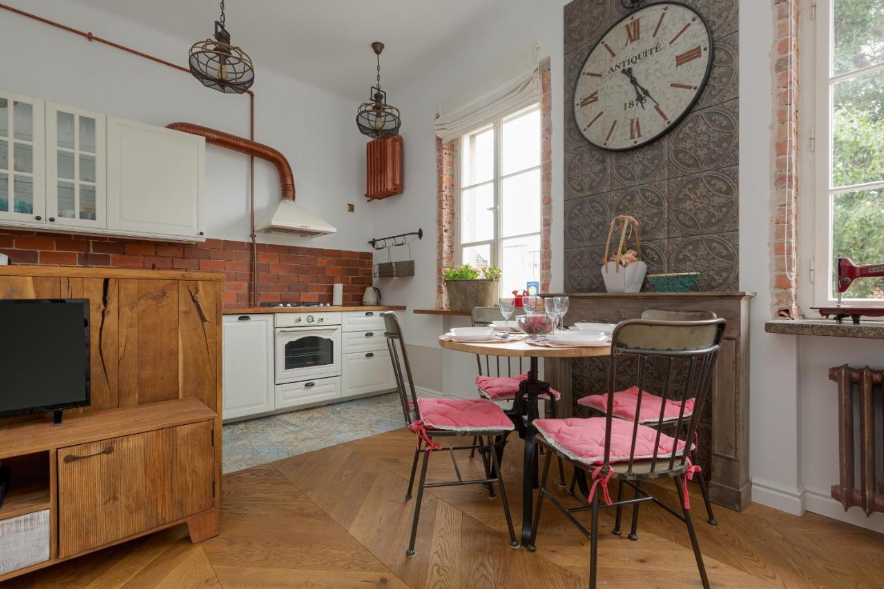 Apartment On The Warsaw Square By Noclegi Renters Bagian luar foto