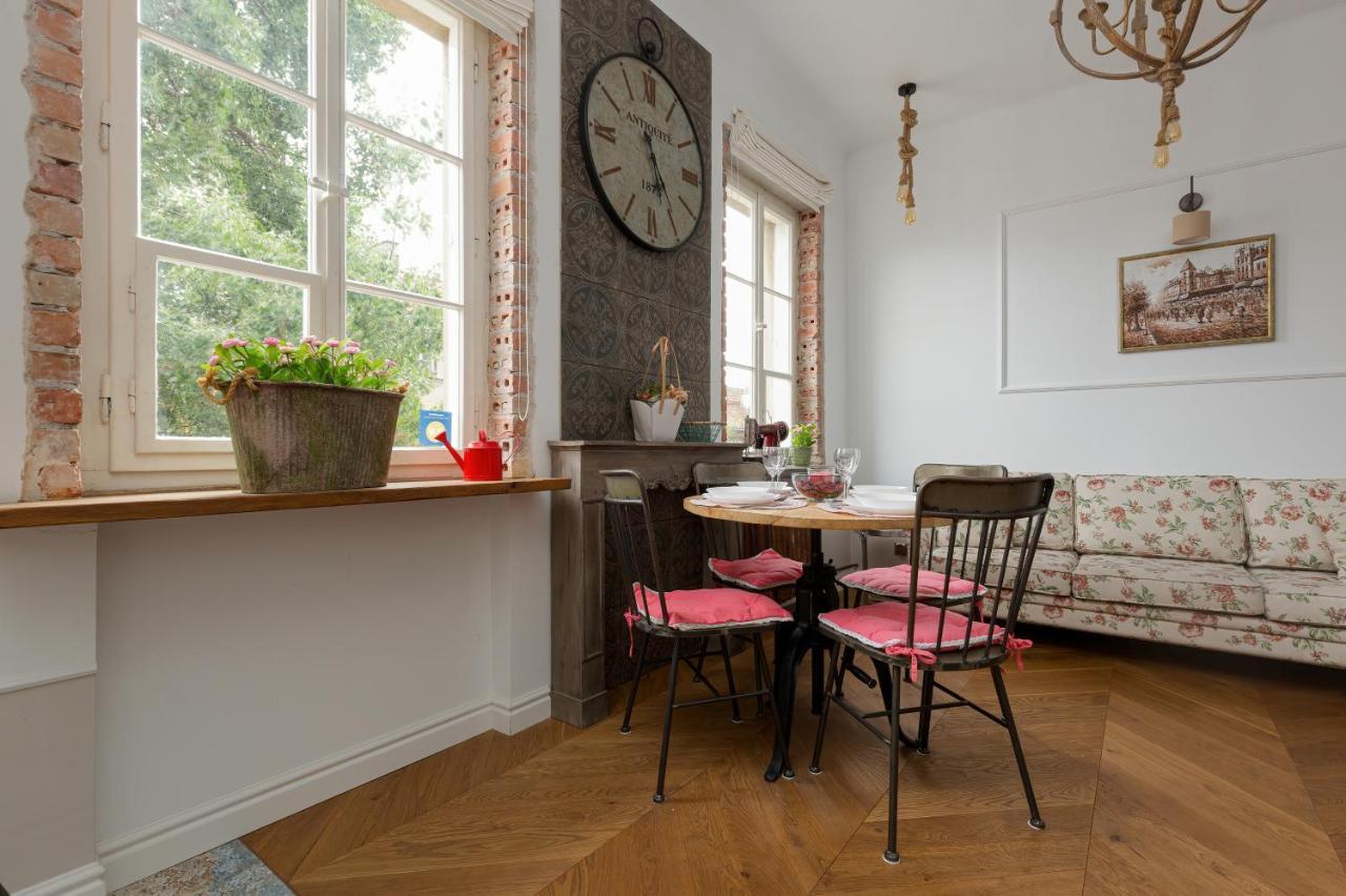 Apartment On The Warsaw Square By Noclegi Renters Bagian luar foto